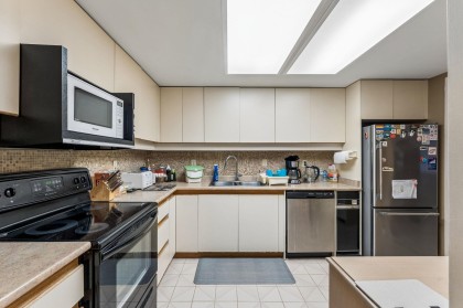 Photo 18 at 404 - 1470 Pennyfarthing Drive, False Creek, Vancouver West