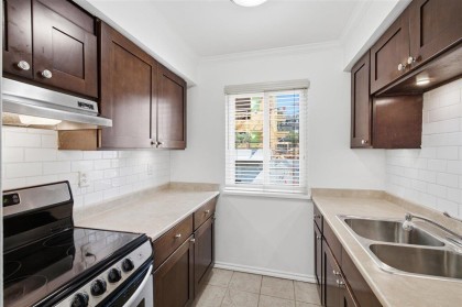 Photo 3 at 202 - 212 Forbes Avenue, Lower Lonsdale, North Vancouver