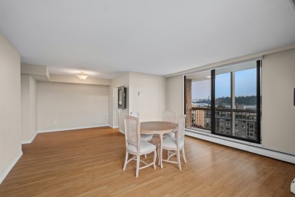 Photo 7 at 902 - 1390 Duchess Avenue, Ambleside, West Vancouver