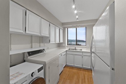 Photo 11 at 902 - 1390 Duchess Avenue, Ambleside, West Vancouver