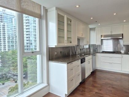 Photo 5 at 803 - 1777 Bayshore Drive, Coal Harbour, Vancouver West