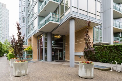 Photo 2 at 505 - 1067 Marinaside Crescent, Yaletown, Vancouver West