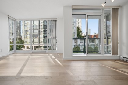 Photo 6 at 505 - 1067 Marinaside Crescent, Yaletown, Vancouver West