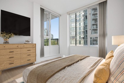 Photo 17 at 505 - 1067 Marinaside Crescent, Yaletown, Vancouver West