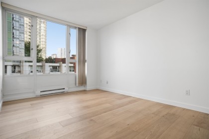 Photo 16 at 505 - 1067 Marinaside Crescent, Yaletown, Vancouver West