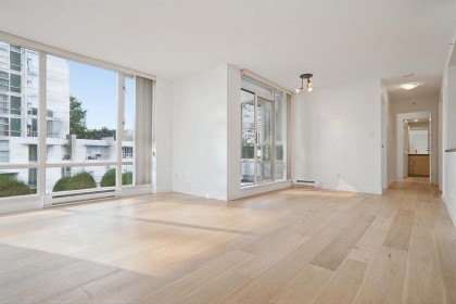 Photo 12 at 505 - 1067 Marinaside Crescent, Yaletown, Vancouver West