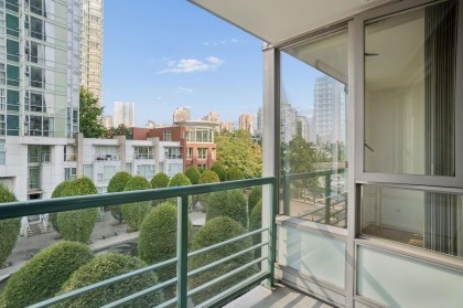 Photo 26 at 505 - 1067 Marinaside Crescent, Yaletown, Vancouver West