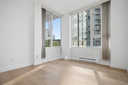 Photo 18 at 505 - 1067 Marinaside Crescent, Yaletown, Vancouver West