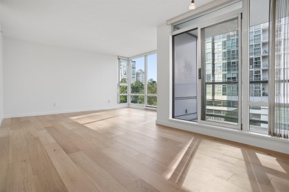 Photo 8 at 505 - 1067 Marinaside Crescent, Yaletown, Vancouver West