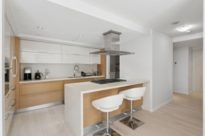 Photo 6 at 305 - 8 Smithe Mews, Yaletown, Vancouver West