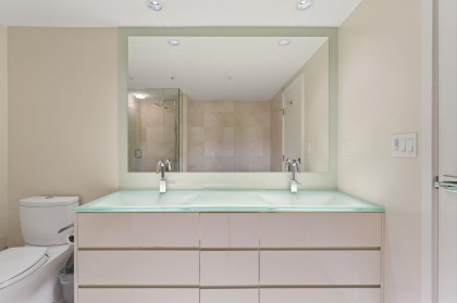 Photo 13 at 305 - 8 Smithe Mews, Yaletown, Vancouver West