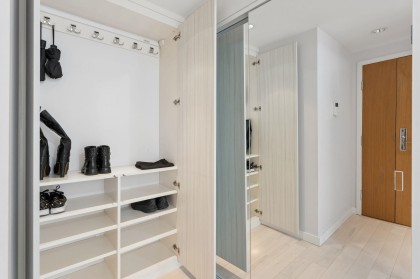Photo 17 at 305 - 8 Smithe Mews, Yaletown, Vancouver West