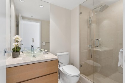 Photo 16 at 305 - 8 Smithe Mews, Yaletown, Vancouver West