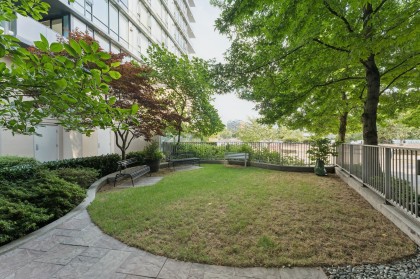 Photo 26 at 305 - 8 Smithe Mews, Yaletown, Vancouver West