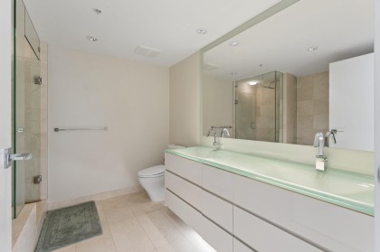Photo 11 at 305 - 8 Smithe Mews, Yaletown, Vancouver West