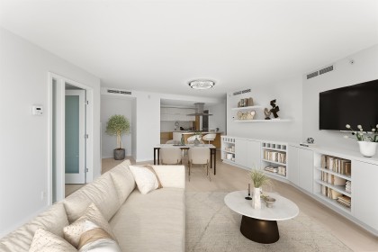 Photo 4 at 305 - 8 Smithe Mews, Yaletown, Vancouver West