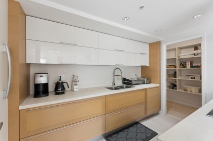 Photo 8 at 305 - 8 Smithe Mews, Yaletown, Vancouver West