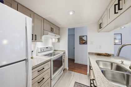 Photo 13 at 304 - 865 W 15th Avenue, Fairview VW, Vancouver West