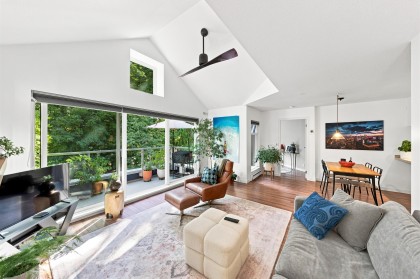 Photo 3 at 304 - 865 W 15th Avenue, Fairview VW, Vancouver West