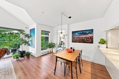 Photo 10 at 304 - 865 W 15th Avenue, Fairview VW, Vancouver West