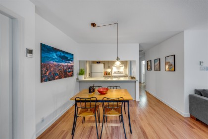 Photo 11 at 304 - 865 W 15th Avenue, Fairview VW, Vancouver West