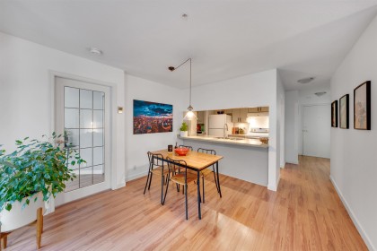 Photo 8 at 304 - 865 W 15th Avenue, Fairview VW, Vancouver West