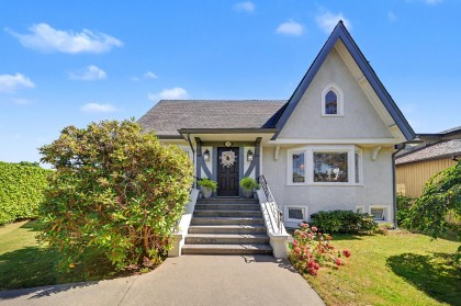 Photo 2 at 952 Grand Boulevard, Boulevard, North Vancouver