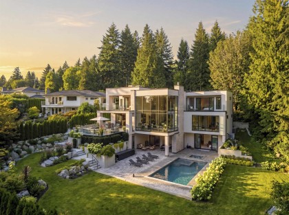 Photo 2 at 450 Macbeth Crescent, Cedardale, West Vancouver