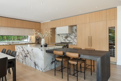 Photo 9 at 450 Macbeth Crescent, Cedardale, West Vancouver