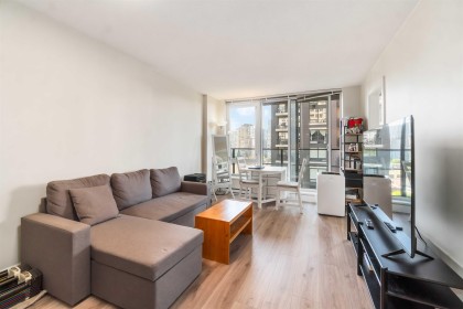 Photo 13 at 813 - 1088 Richards Street, Yaletown, Vancouver West