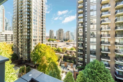 Photo 32 at 813 - 1088 Richards Street, Yaletown, Vancouver West