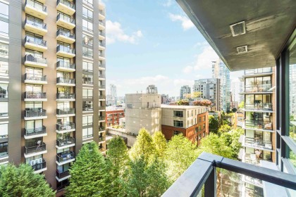 Photo 33 at 813 - 1088 Richards Street, Yaletown, Vancouver West