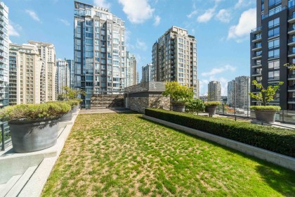 Photo 37 at 813 - 1088 Richards Street, Yaletown, Vancouver West