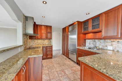Photo 11 at 203 - 1675 Hornby Street, Yaletown, Vancouver West