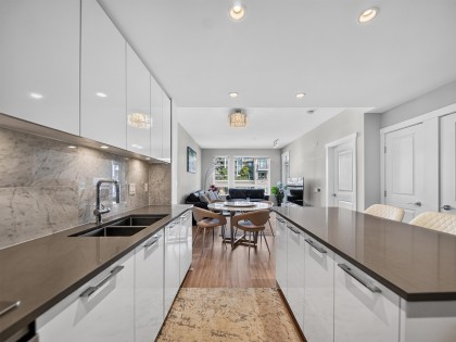 Photo 9 at 304 - 2663 Library Lane, Lynn Valley, North Vancouver