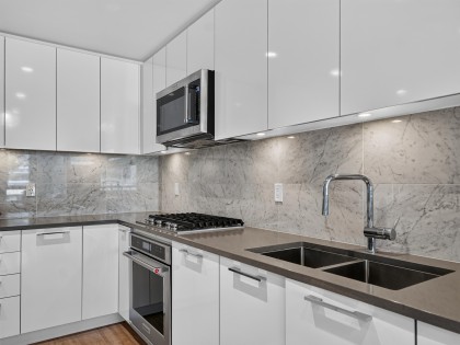 Photo 15 at 304 - 2663 Library Lane, Lynn Valley, North Vancouver