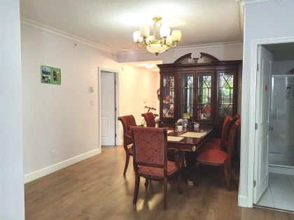 Photo 3 at 106 - 5770 Oak Street, Oakridge VW, Vancouver West