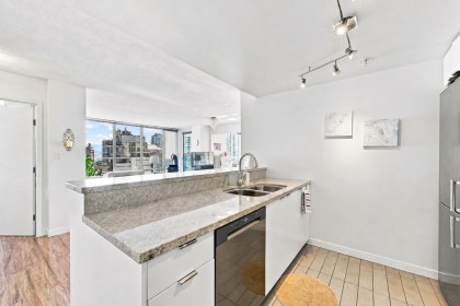 Photo 7 at 1703 - 233 Robson Street, Downtown VW, Vancouver West