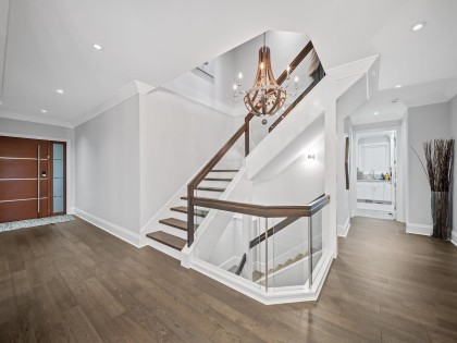 Photo 3 at 433 E Queens Road, Upper Lonsdale, North Vancouver