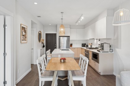Photo 4 at 210 - 625 E 3rd Street, Lower Lonsdale, North Vancouver