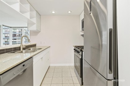Photo 13 at 808 - 939 Expo Boulevard, Yaletown, Vancouver West