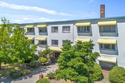 Photo 17 at 303 - 2469 Cornwall Avenue, Kitsilano, Vancouver West
