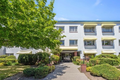 Photo 16 at 303 - 2469 Cornwall Avenue, Kitsilano, Vancouver West