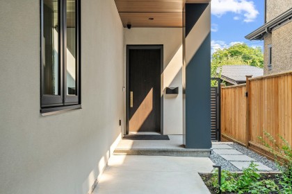 Photo 3 at 2 - 3255 W 13th Avenue, Kitsilano, Vancouver West