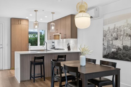 Photo 6 at 561 W 29th Avenue, Cambie, Vancouver West