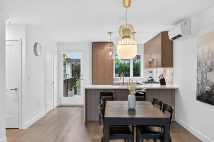 Photo 7 at 561 W 29th Avenue, Cambie, Vancouver West