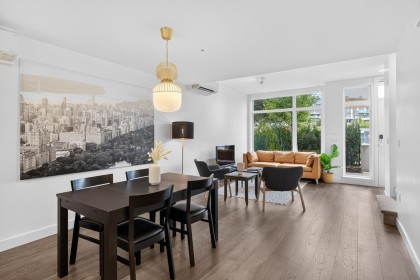Photo 1 at 561 W 29th Avenue, Cambie, Vancouver West