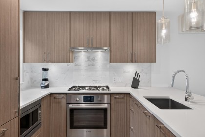 Photo 10 at 561 W 29th Avenue, Cambie, Vancouver West