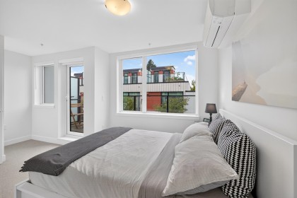 Photo 15 at 561 W 29th Avenue, Cambie, Vancouver West