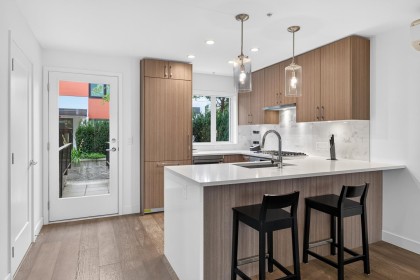 Photo 8 at 561 W 29th Avenue, Cambie, Vancouver West